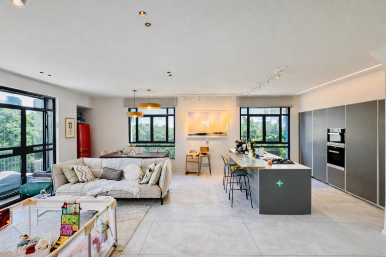 06A9BB0B-45D7-4CD5-AFA4-6075C684454D