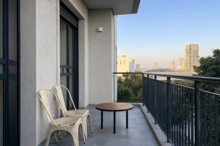 9998C05F-1879-40CD-8C70-A0AC72EC8AF2