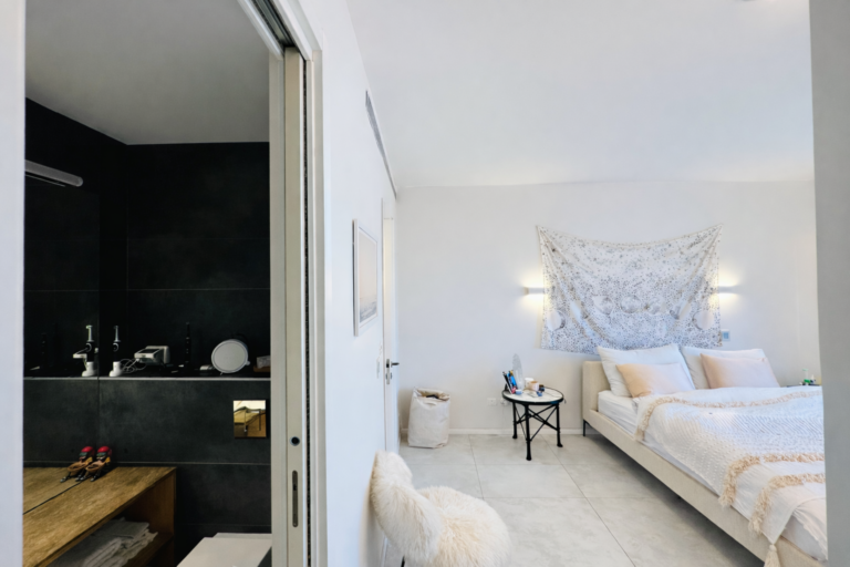 D9973594-D9E4-4A77-9E85-97CC717127DB